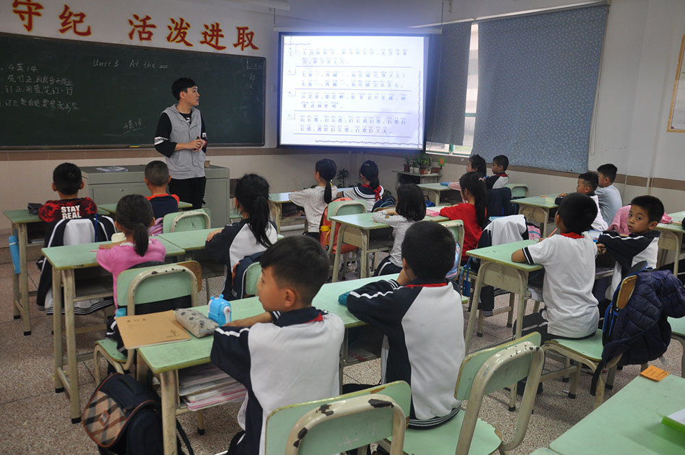 童心沁書香  ，博雅話詩語